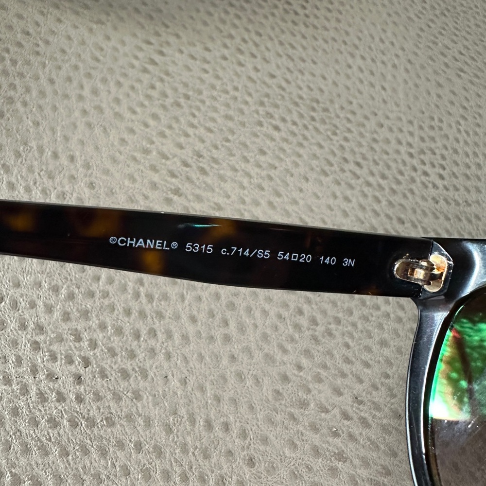 CHANEL Brown Tortoiseshell Round Sunglasses - Picture 4 of 5